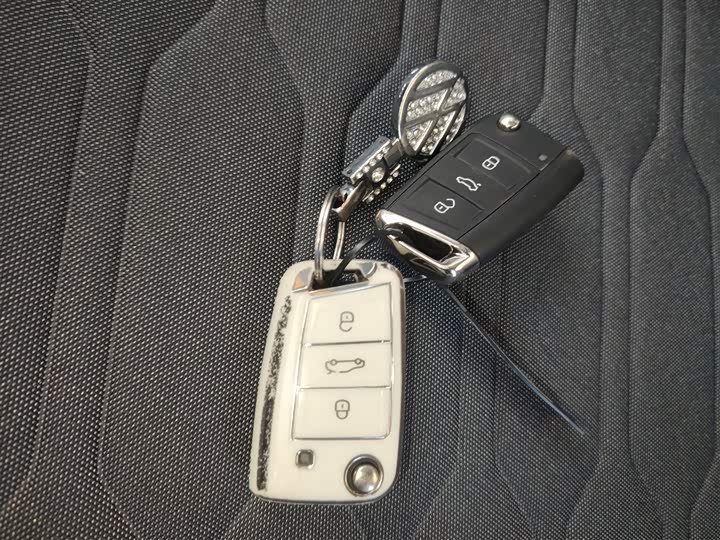 Volkswagen Tharu 2025 2025款 新锐 300TSI 锐意版