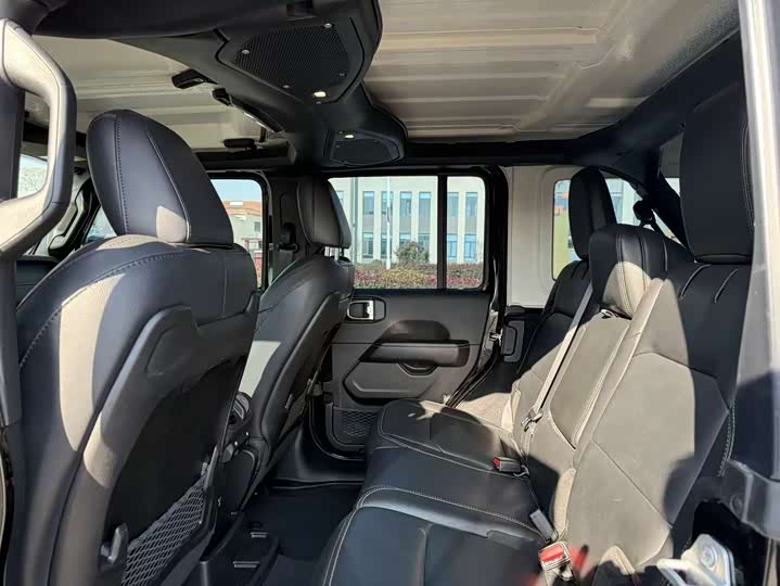 Jeep Wrangler 2024 2024款 2.0T 撒哈拉四门版