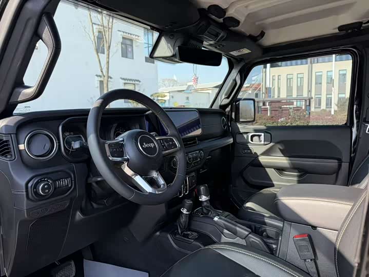 Jeep Wrangler 2024 2024款 2.0T 撒哈拉四门版