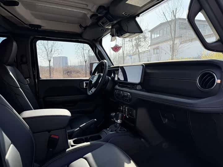 Jeep Wrangler 2024 2024款 2.0T 撒哈拉四门版