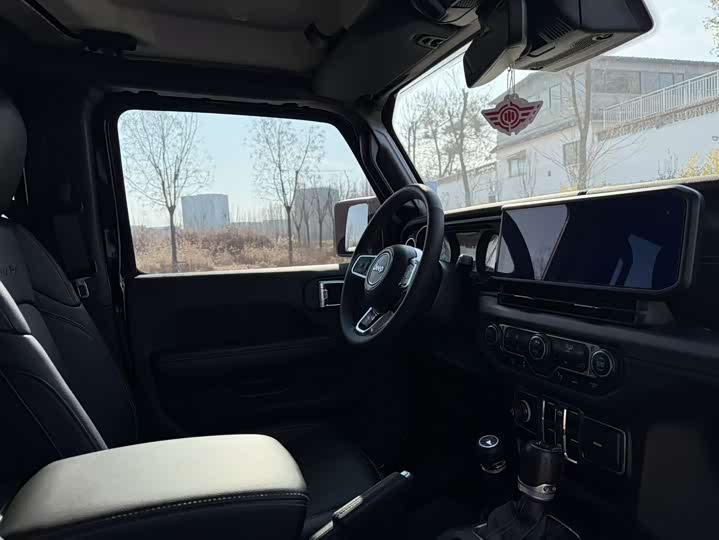 Jeep Wrangler 2024 2024款 2.0T 撒哈拉四门版
