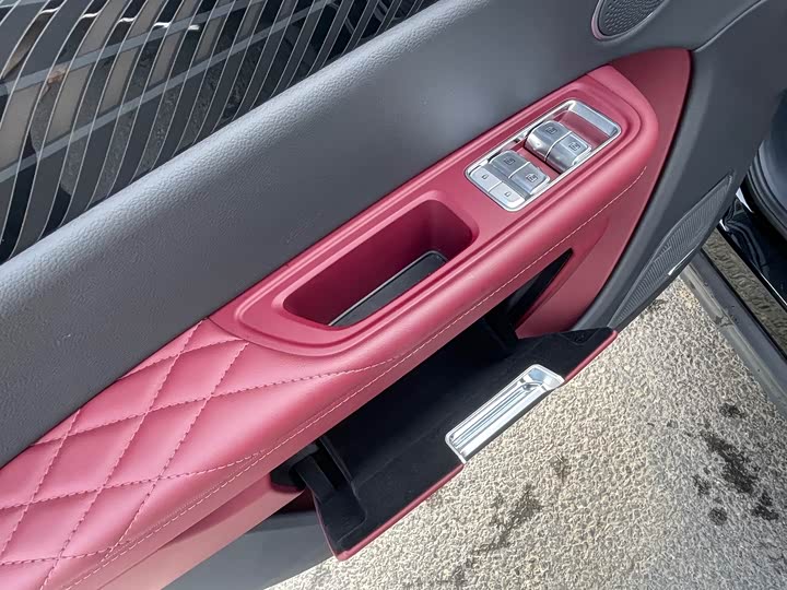 Hongqi E-HS9 2022 2022款 690km 旗享版 六座