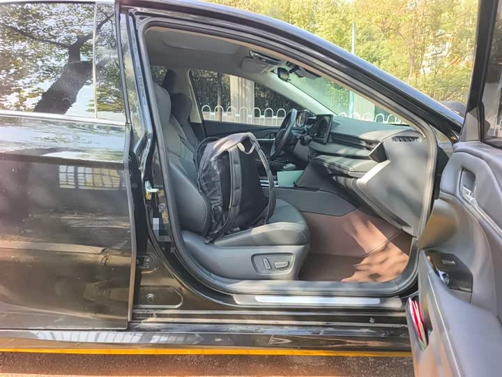 Toyota Camry 2024 2024款 双擎 2.0HG 尊贵版