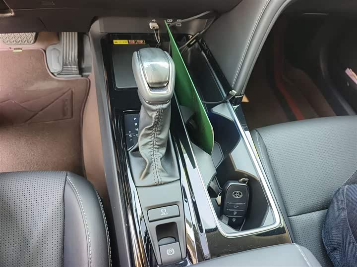 Toyota Camry 2024 2024款 双擎 2.0HG 尊贵版