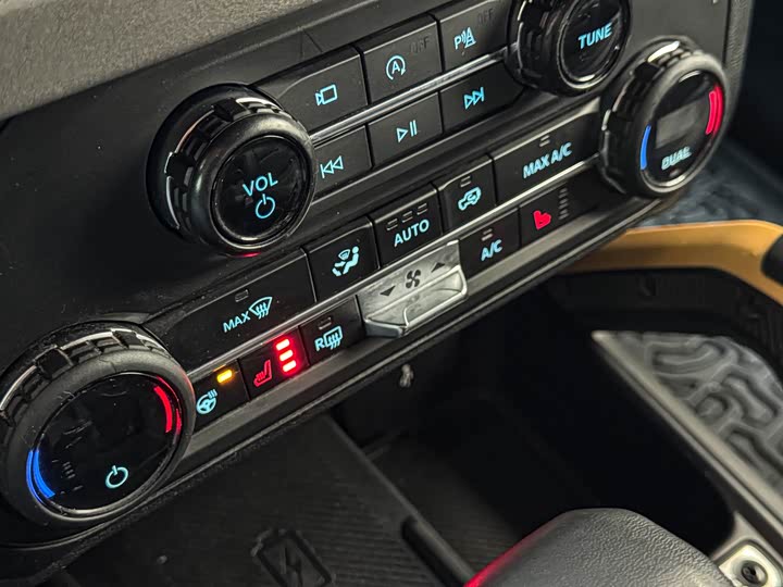 Ford Bronco 2024 2024款 2.3T 荒地