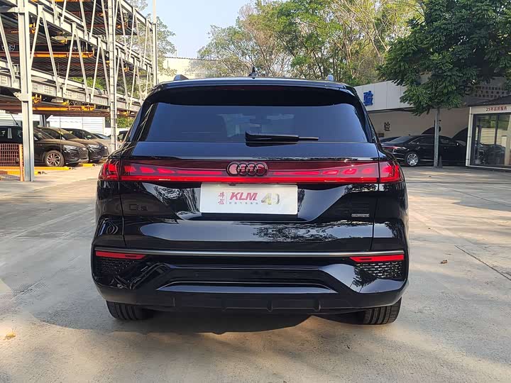 Audi Q6 2024 2024款 50 TFSI quattro 行云型 飞骑套装 6座