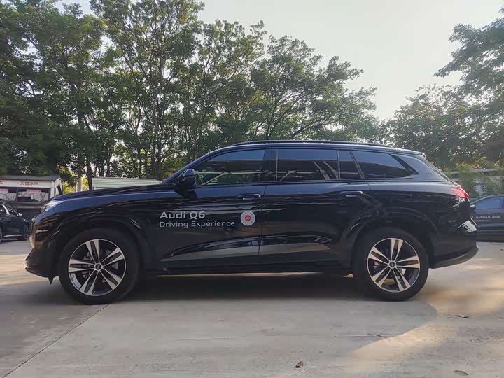 Audi Q6 2024 2024款 50 TFSI quattro 行云型 飞骑套装 6座