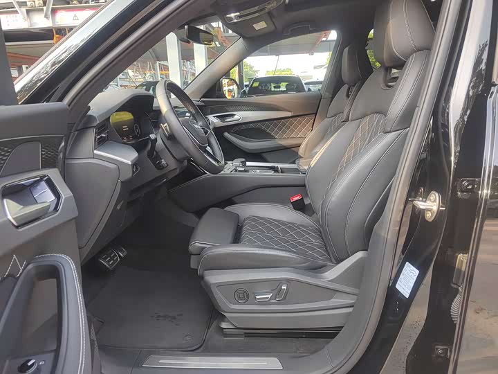 Audi Q6 2024 2024款 50 TFSI quattro 行云型 飞骑套装 6座