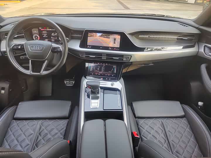 Audi Q6 2024 2024款 50 TFSI quattro 行云型 飞骑套装 6座