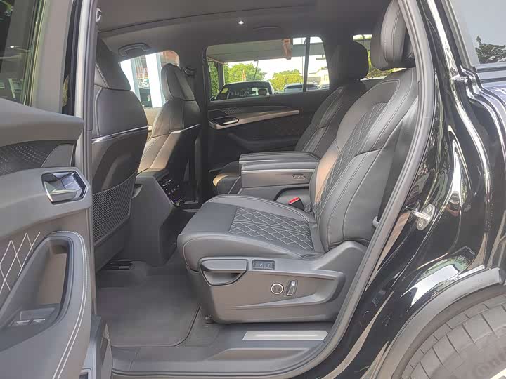 Audi Q6 2024 2024款 50 TFSI quattro 行云型 飞骑套装 6座