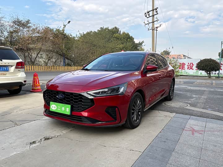 Ford Focus 2022 2022款 三厢 EcoBoost 180 自动竞速版