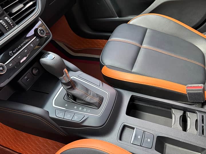 Ford Focus 2022 2022款 三厢 EcoBoost 180 自动竞速版