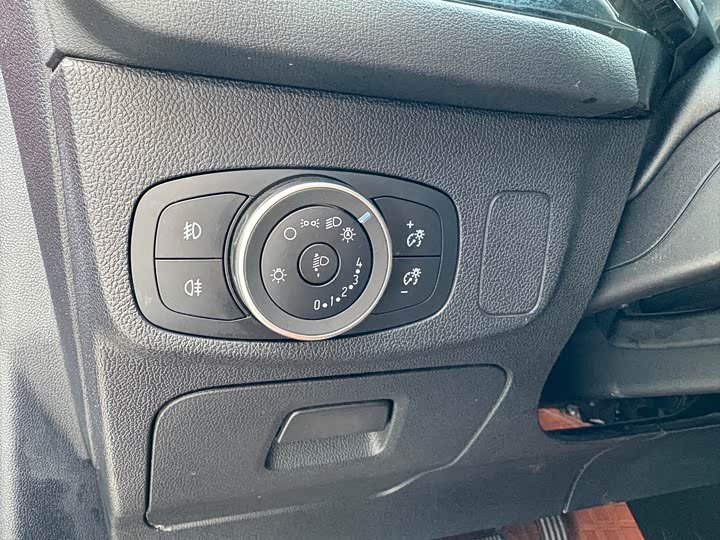 Ford Focus 2022 2022款 三厢 EcoBoost 180 自动竞速版