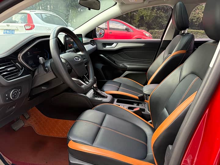 Ford Focus 2022 2022款 三厢 EcoBoost 180 自动竞速版