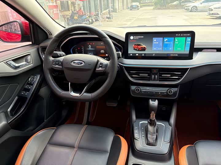 Ford Focus 2022 2022款 三厢 EcoBoost 180 自动竞速版