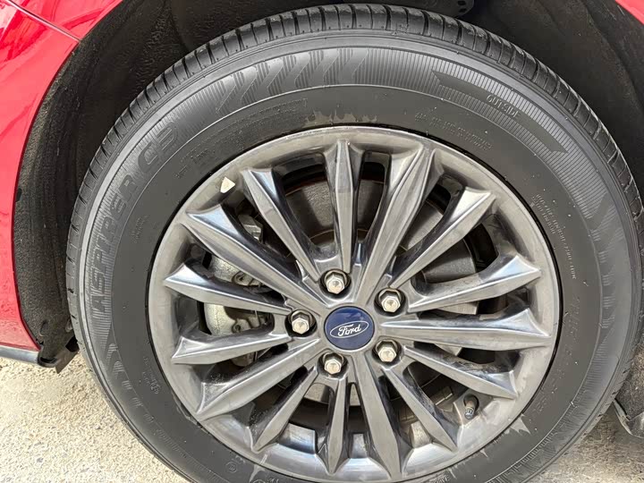 Ford Focus 2022 2022款 三厢 EcoBoost 180 自动竞速版