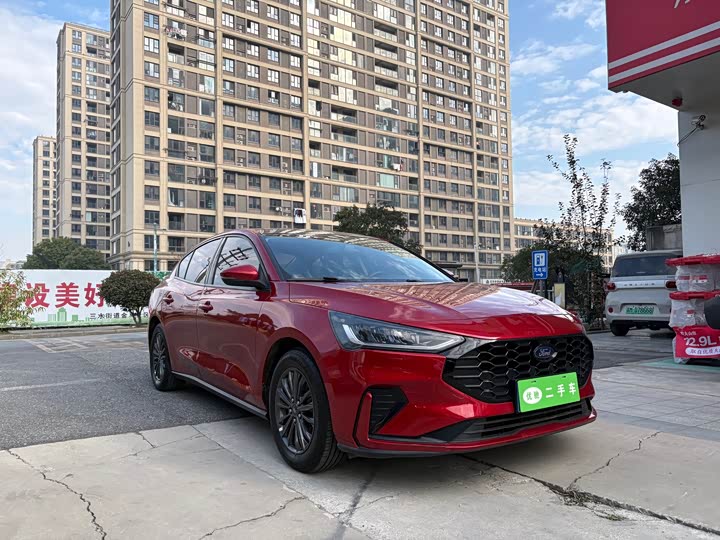 Ford Focus 2022 2022款 三厢 EcoBoost 180 自动竞速版