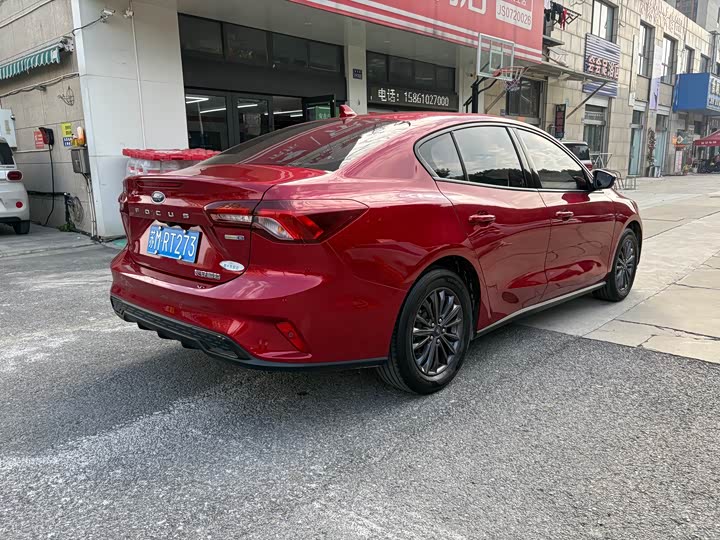 Ford Focus 2022 2022款 三厢 EcoBoost 180 自动竞速版