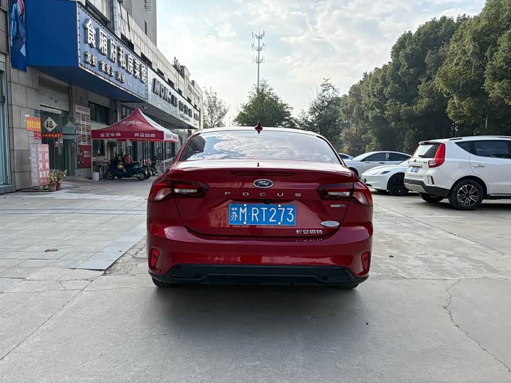 Ford Focus 2022 2022款 三厢 EcoBoost 180 自动竞速版