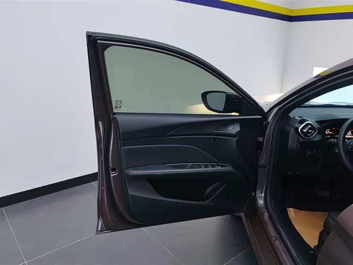 MG Motor 5 2025 2025款 300TGI 全球旗舰版