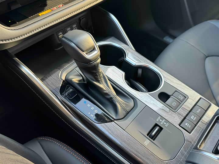 Toyota Crown Kluger 2024 2024款 2.5L HEV四驱尊贵版