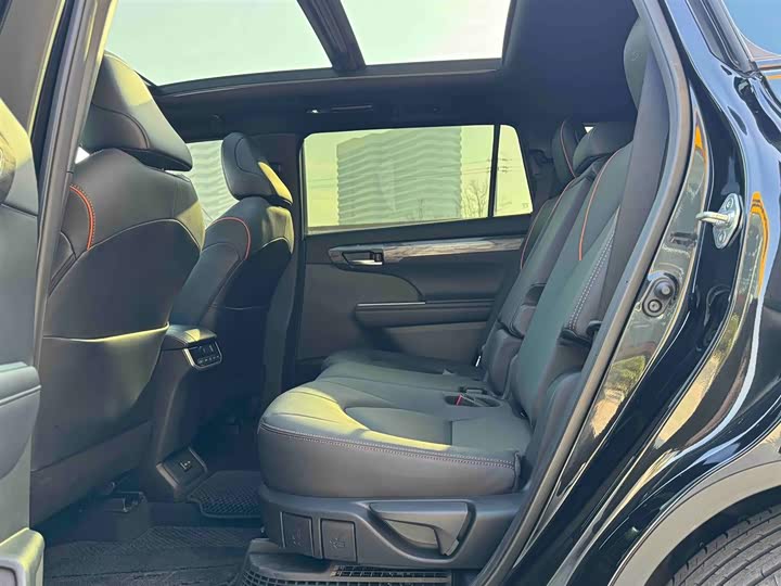 Toyota Crown Kluger 2024 2024款 2.5L HEV四驱尊贵版