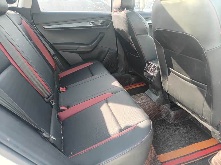 Skoda Karoq 2023 2023款 TSI280 奢享版