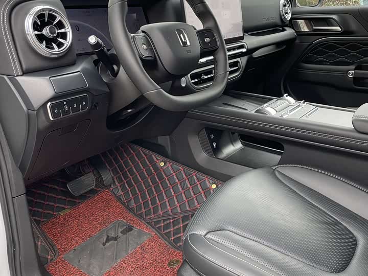 Tank 300 2025 2025款 2.0T 汽油征服者