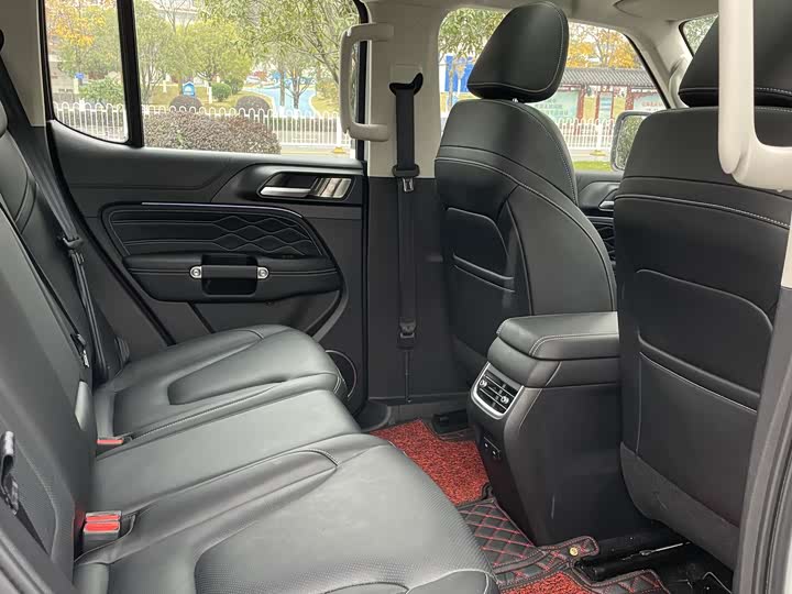 Tank 300 2025 2025款 2.0T 汽油征服者