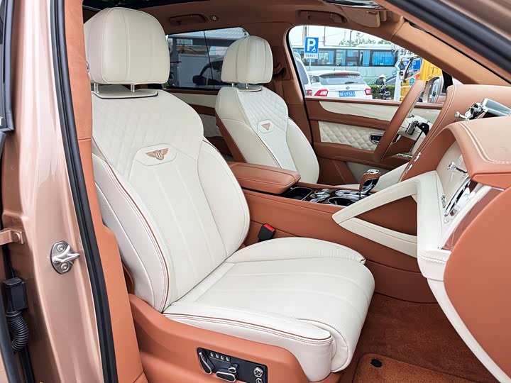 Bentley Bentayga 2023 2023款 4.0T V8 雅度版
