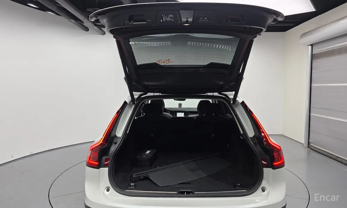 Volvo V90 2017 B5 Plus AWD