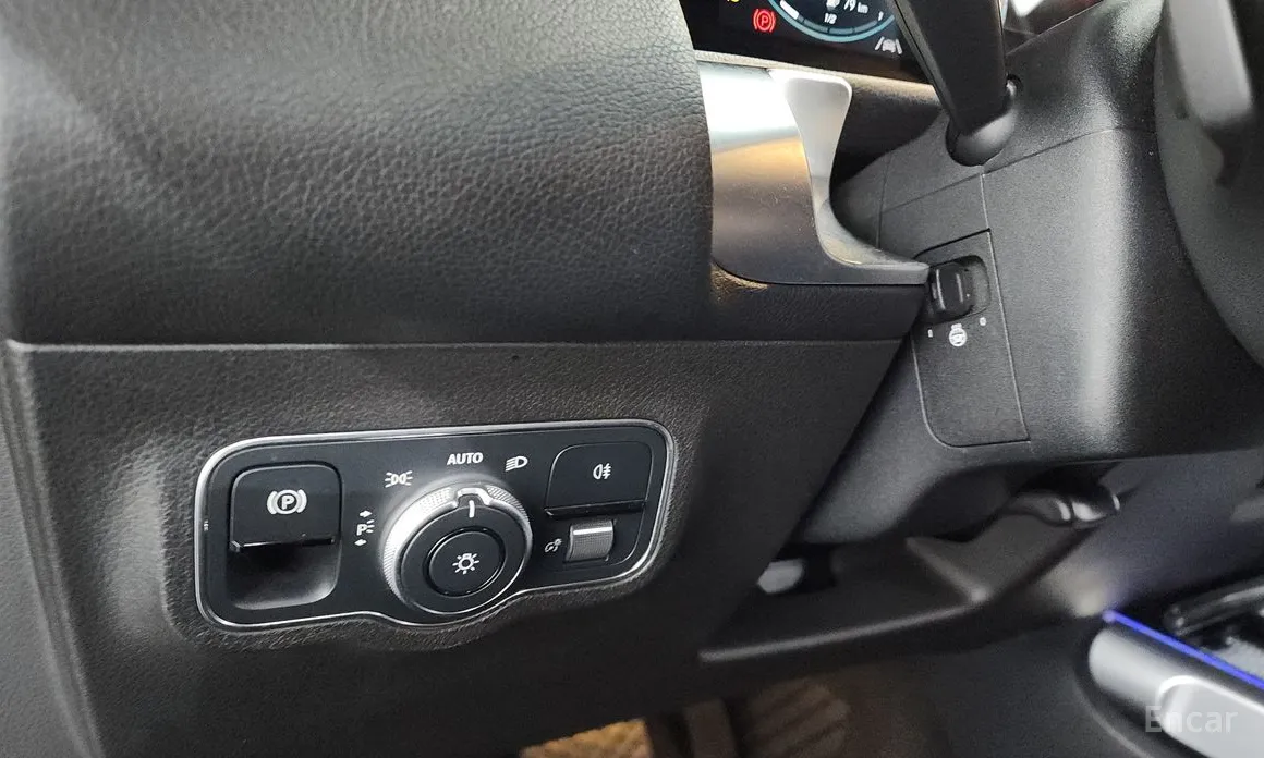 Mercedes-Benz GLB-Class 2020 GLB220