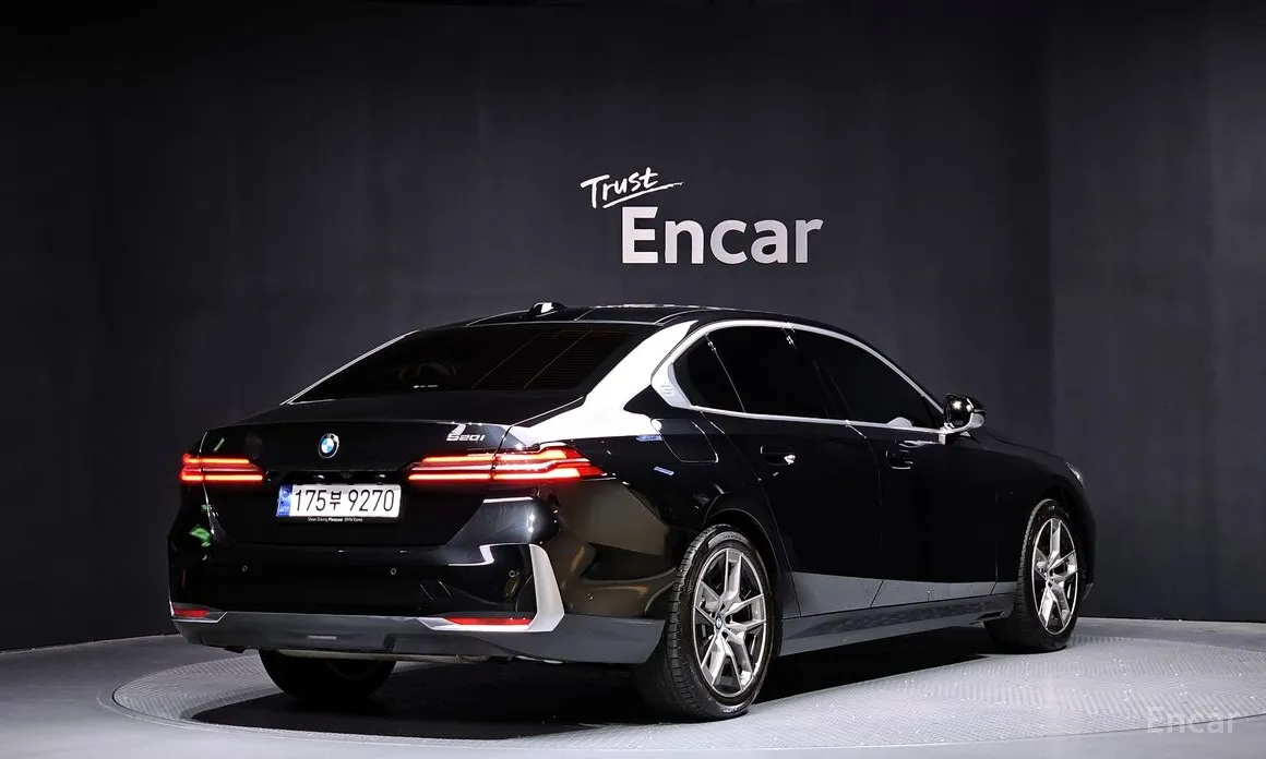 BMW 5 Series 2023 520i