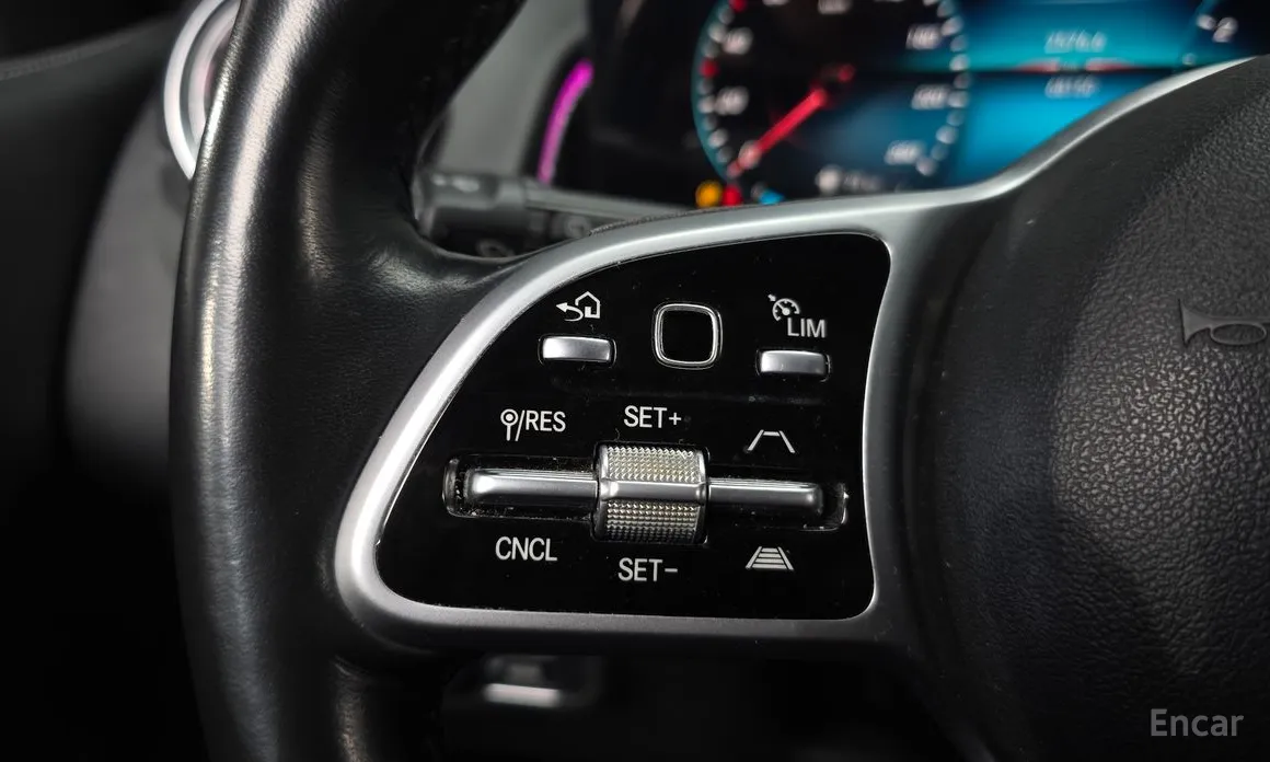 Mercedes-Benz GLB-Class 2020 GLB220