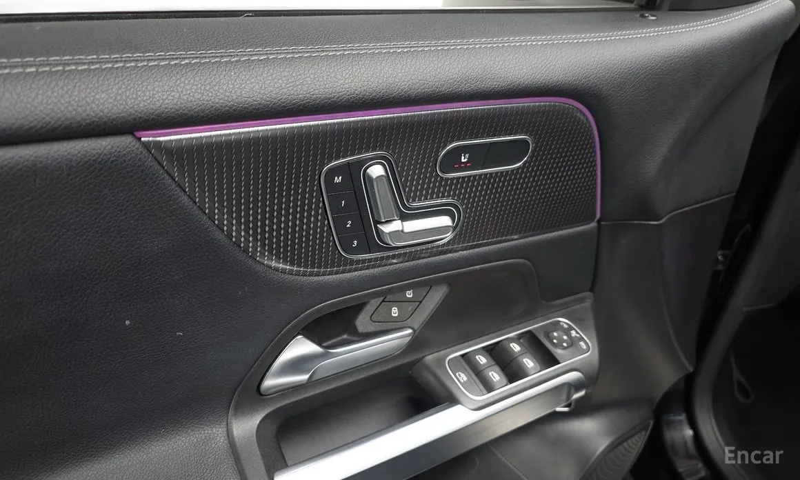 Mercedes-Benz GLB-Class 2020 GLB220