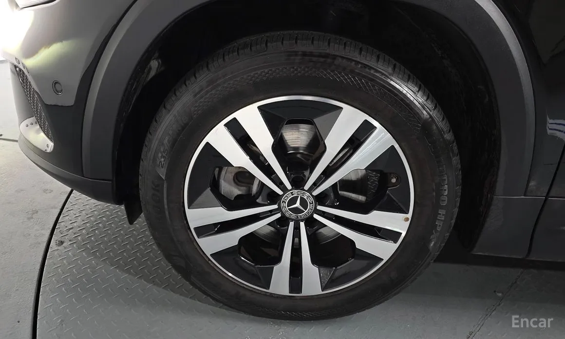 Mercedes-Benz GLB-Class 2020 GLB220