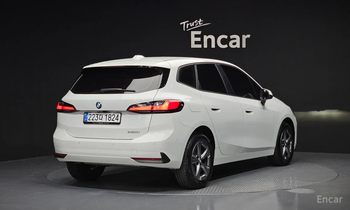 BMW 2 Series 2022 220i Advantage