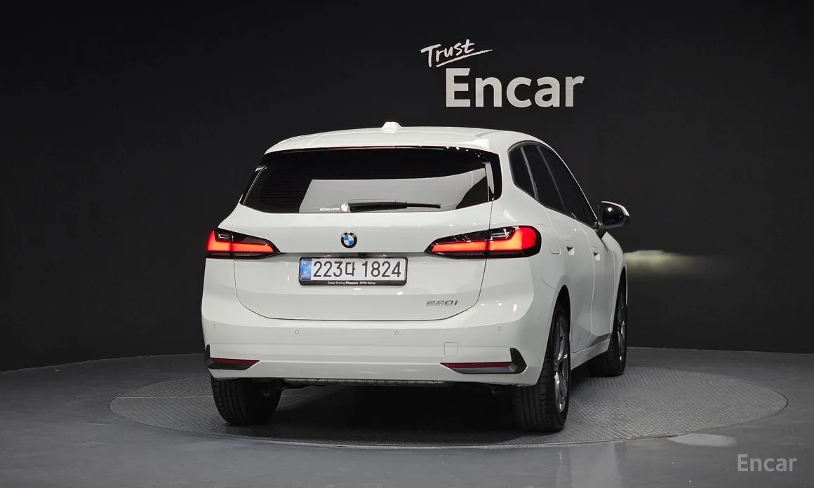 BMW 2 Series 2022 220i Advantage