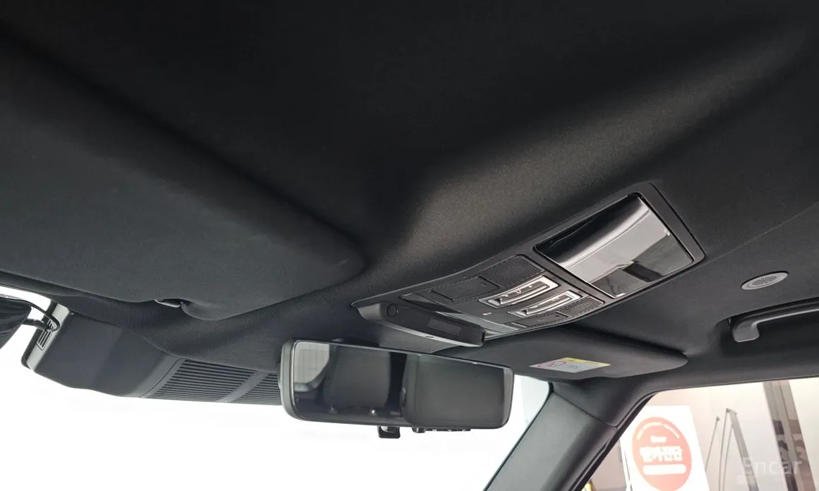 Land Rover Defender 2020 110 P300 X-Dynamic SE