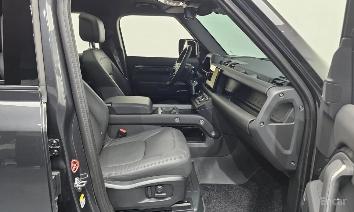 Land Rover Defender 2020 110 P300 X-Dynamic SE