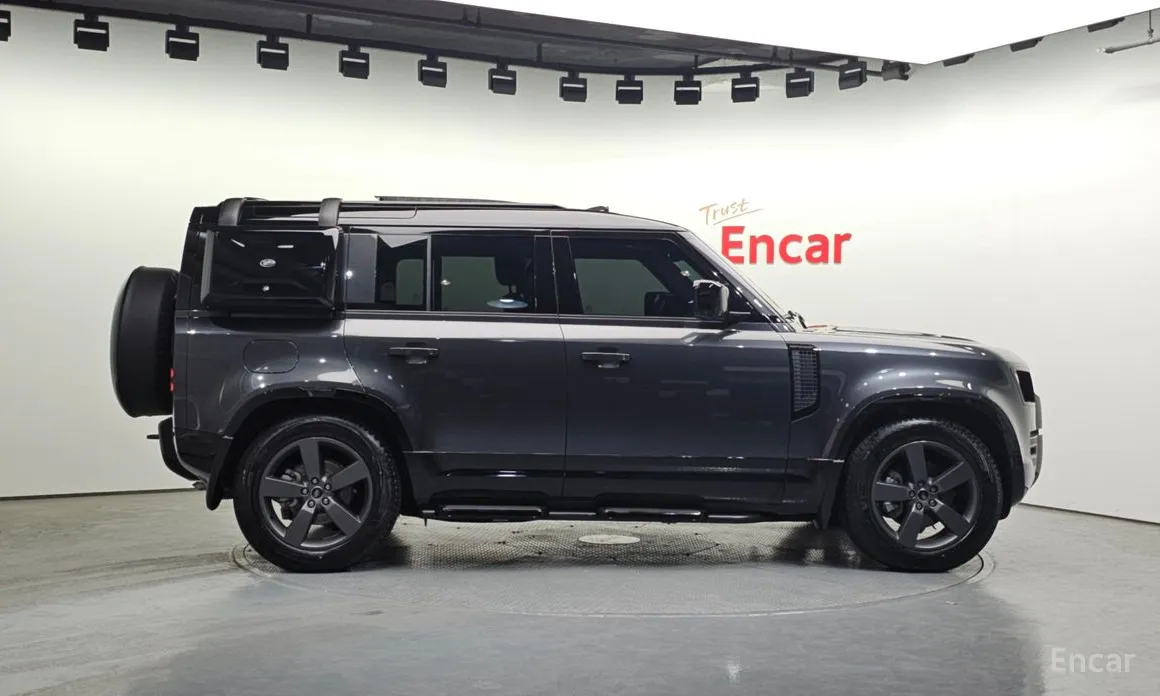 Land Rover Defender 2020 110 P300 X-Dynamic SE