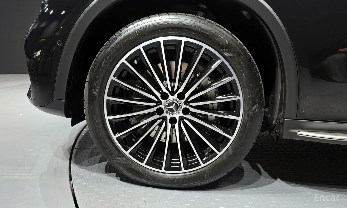 Mercedes-Benz GLC-Class 2023 GLC300 4MATIC AMG Line