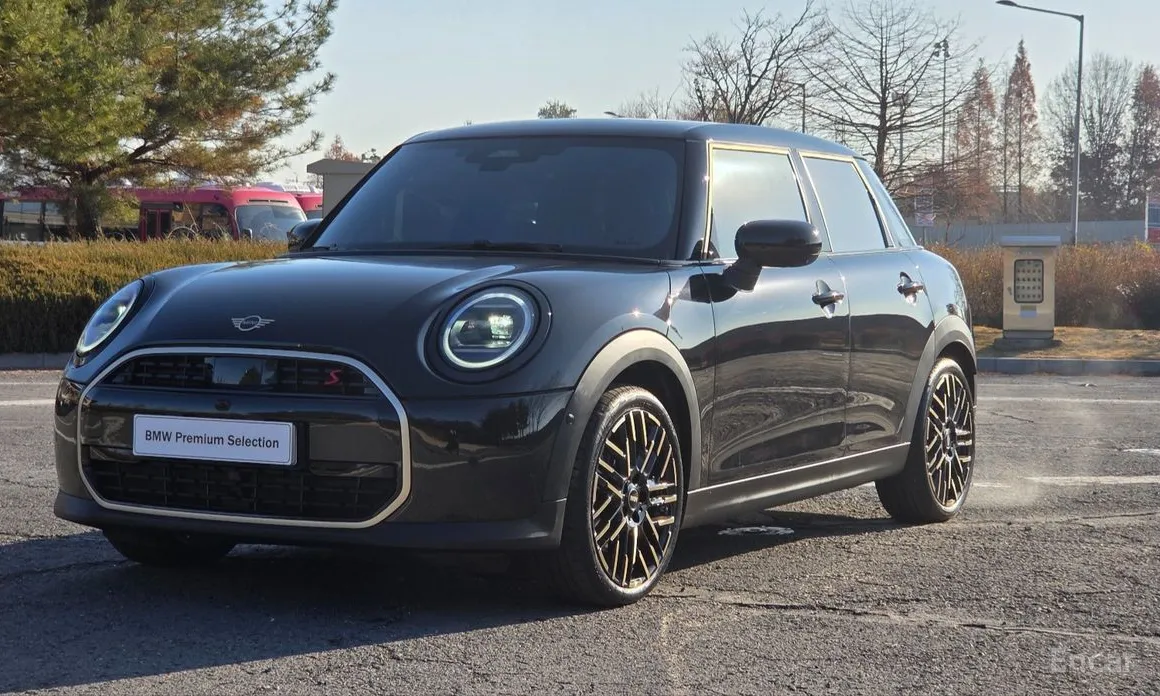 Mini Cooper 2024 5 Door Favoured