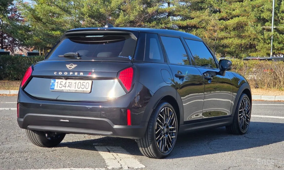 Mini Cooper 2024 5 Door Favoured