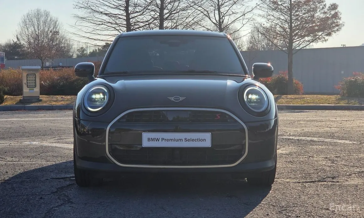 Mini Cooper 2024 5 Door Favoured