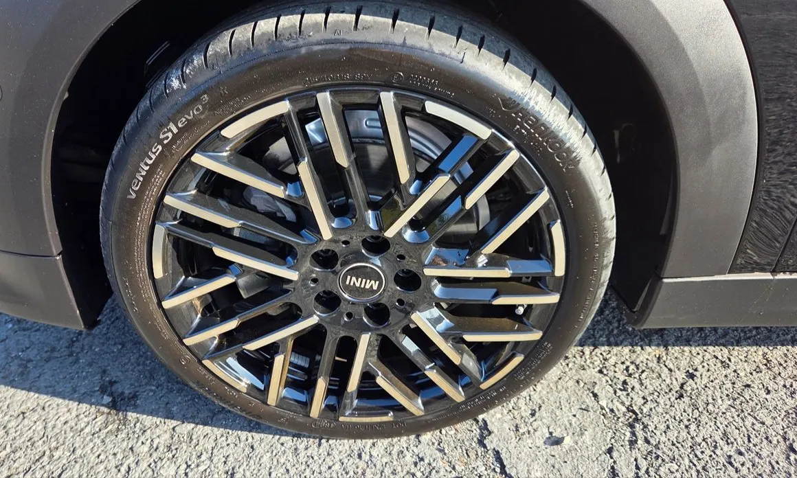 Mini Cooper 2024 5 Door Favoured