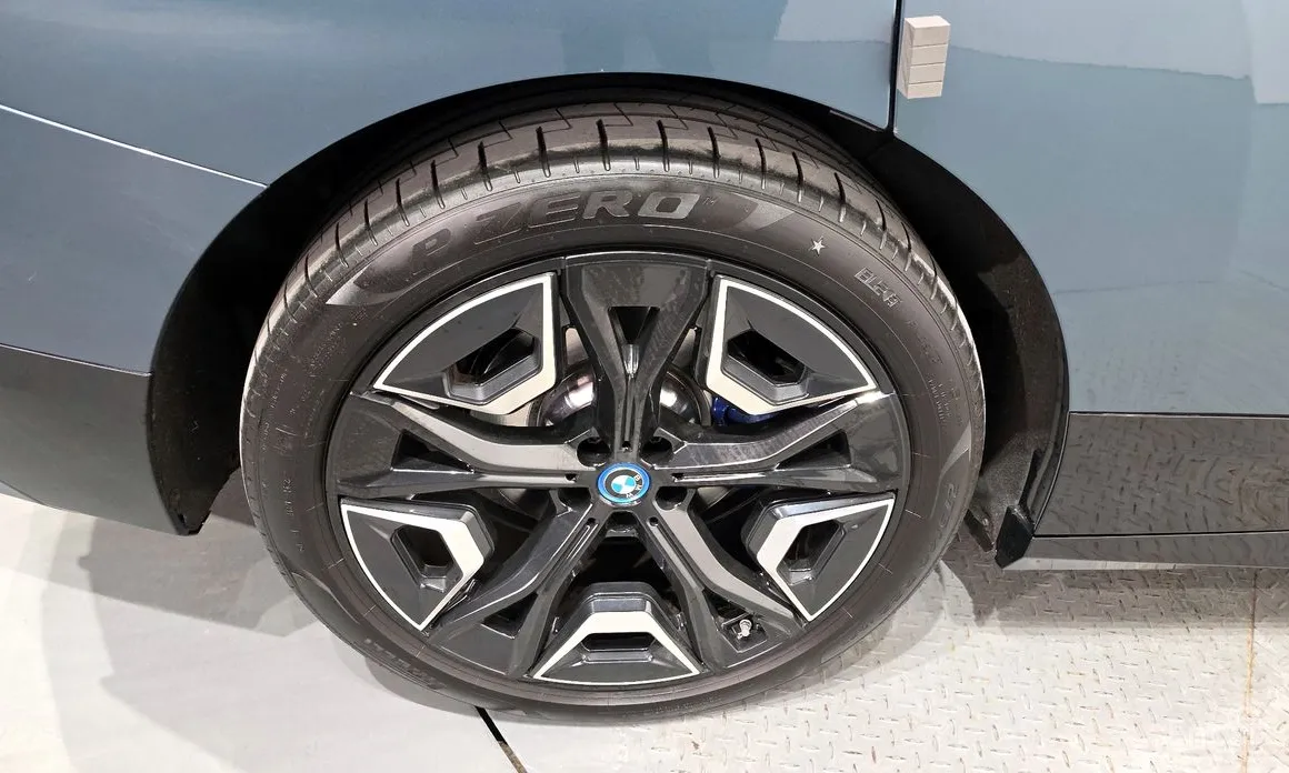 BMW iX 2021 xDrive50 Sports Plus