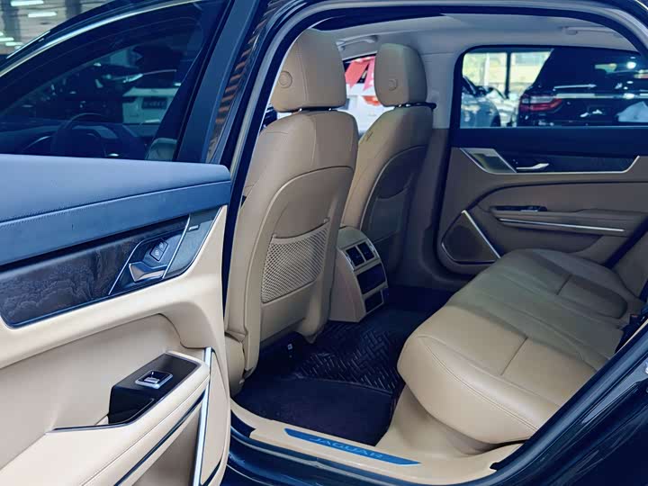 Jaguar XF L 2024 2024款 2.0T P250 两驱尊享豪华版