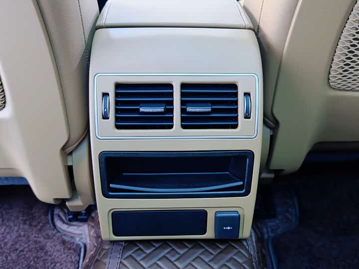 Jaguar XF L 2024 2024款 2.0T P250 两驱尊享豪华版