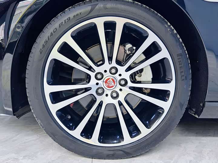 Jaguar XF L 2024 2024款 2.0T P250 两驱尊享豪华版